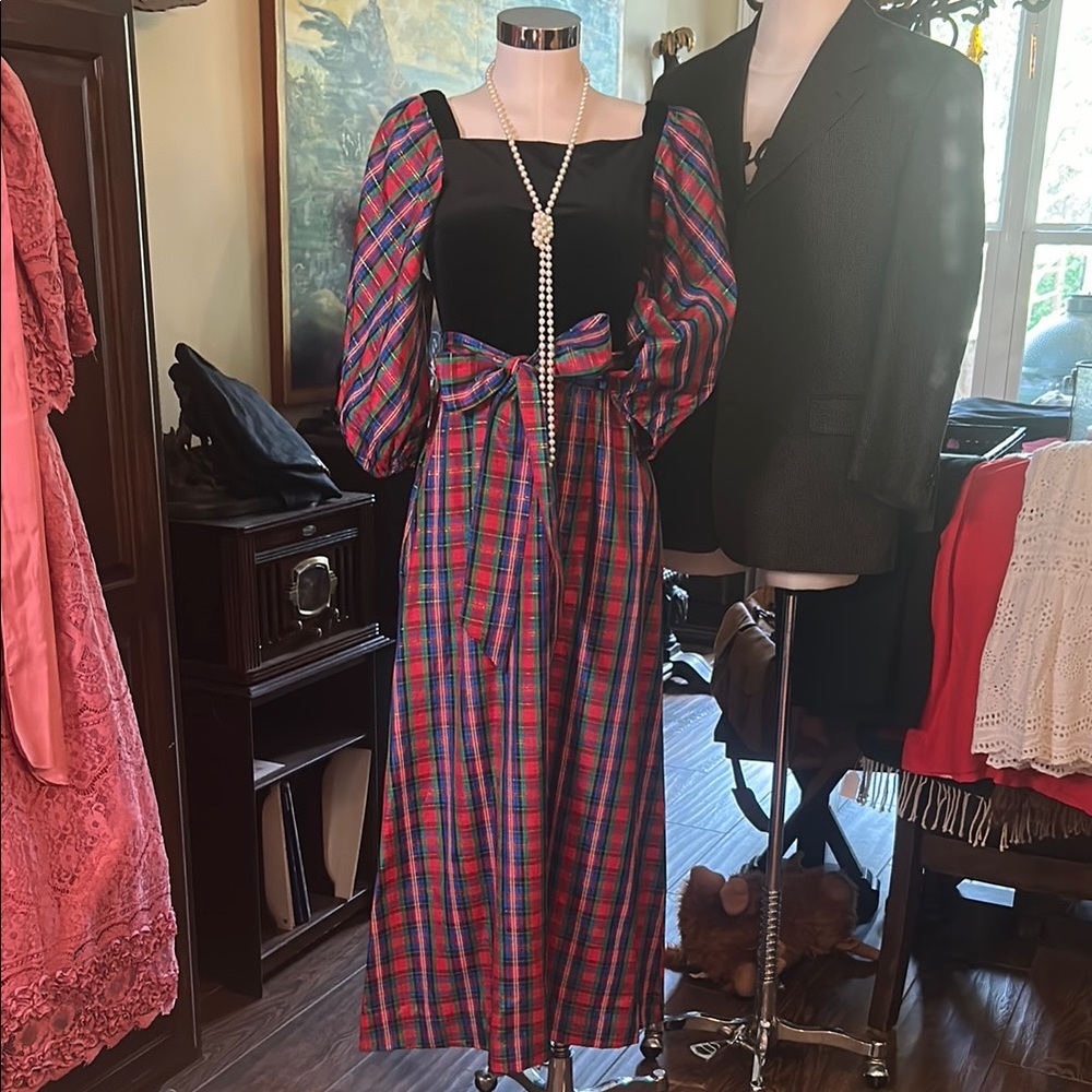 Vintage Sz S/M Velvet Bodice & Plaid 70’s/80’s Maxi Dress GVC